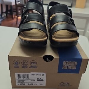 Brand New Clarks Black Sandals 4 Adjustable Straps. Light Weight. Size 8.5 Med